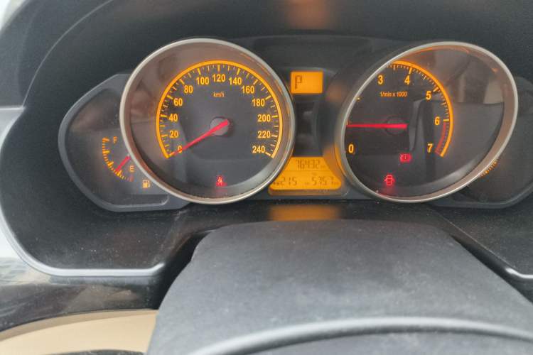 Used Brilliance H330 2013 1.5L Automatic Luxury Model Odometer Close Up