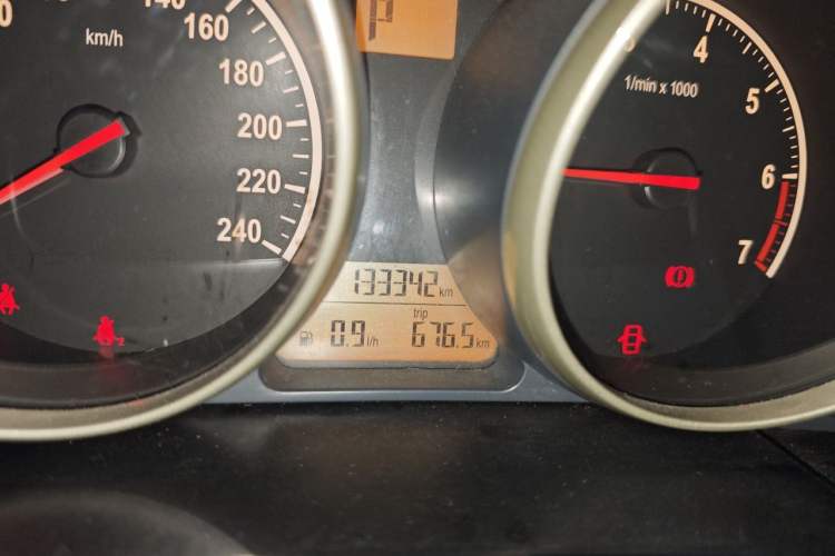 Used Brilliance H330 2013 1.5L Automatic Luxury Model Odometer Close Up