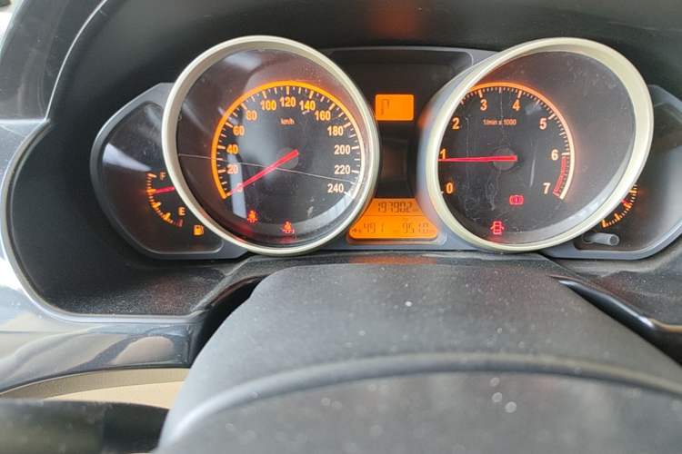 Used Brilliance H330 2013 1.5L Automatic Luxury Model Odometer Close Up