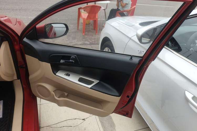 Used Brilliance H330 2013 1.5L Automatic Luxury Model Right Front Door Interior