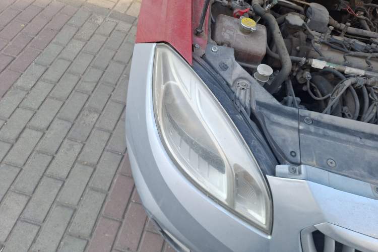 Used Brilliance H330 2013 1.5L Automatic Comfort Edition Right Front Headlight