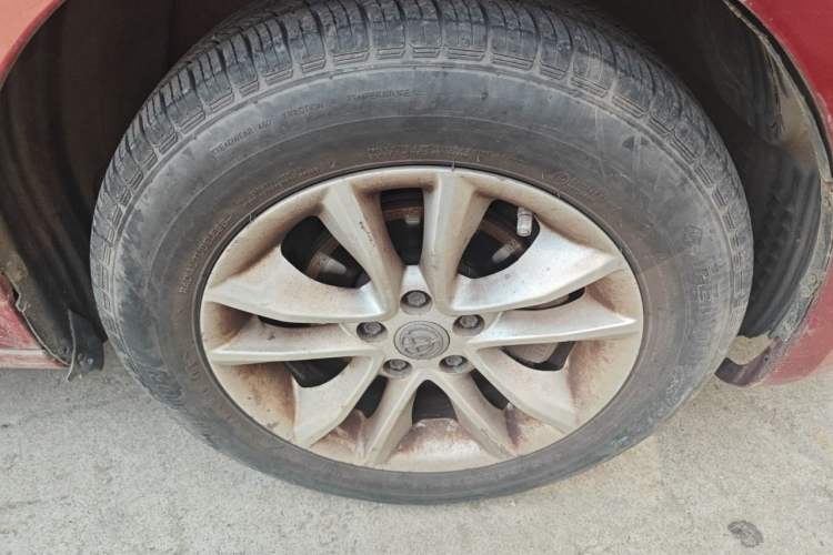 Used Brilliance H330 2013 1.5L Manual Comfort Model Right Front Wheel Hub
