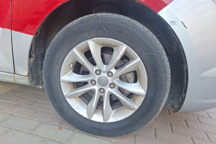 Used Brilliance H330 2013 1.5L Automatic Comfort Edition Right Front Wheel Hub