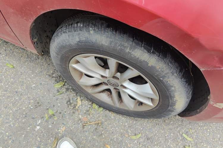 Used Brilliance H330 2013 1.5L Manual Comfort Model Right Front Wheel Hub