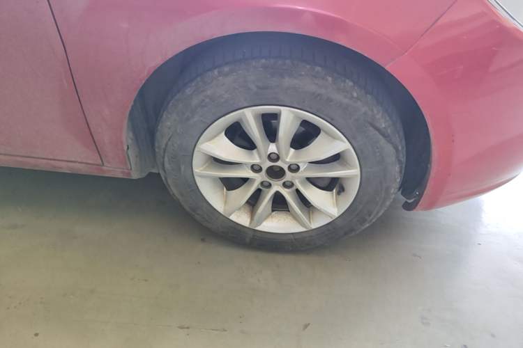 Used Brilliance H330 2013 1.5L Automatic Luxury Model Right Front Wheel Hub