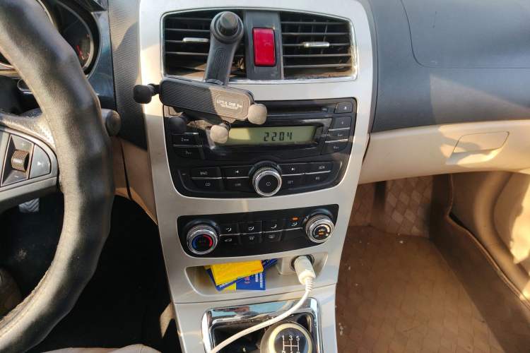 Used Brilliance H330 2013 1.5L Manual Luxury Model Audio And AC Panel