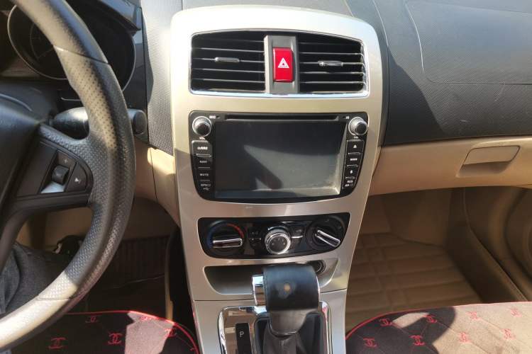 Used Brilliance H330 2013 1.5L Automatic Comfort Edition Audio And AC Panel