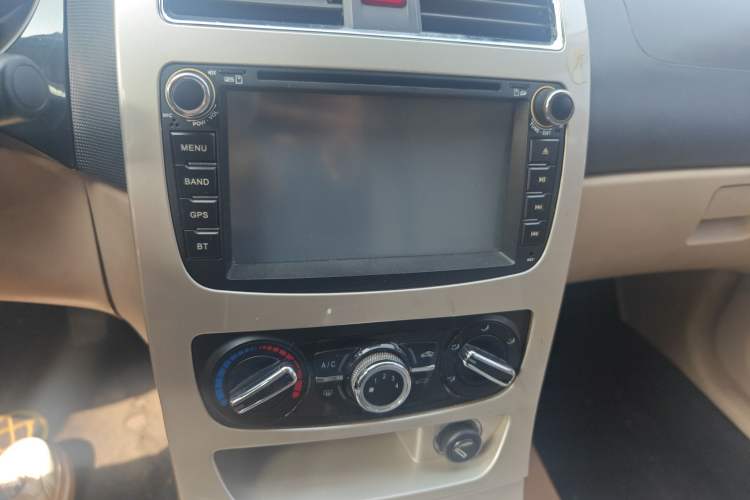Used Brilliance H330 2013 1.5L Manual Comfort Model Audio And AC Panel