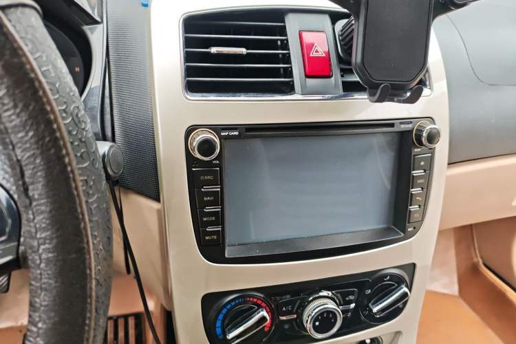Used Brilliance H330 2013 1.5L Manual Comfort Model Audio And AC Panel