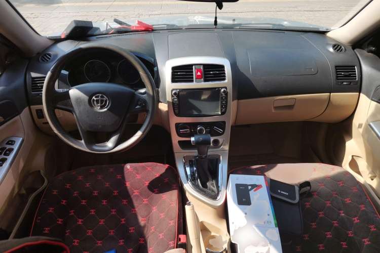 Used Brilliance H330 2013 1.5L Automatic Comfort Edition Center Console