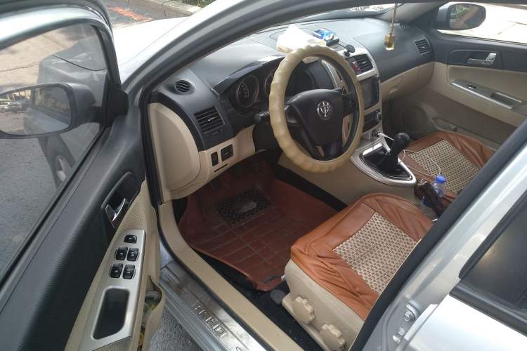 Used Brilliance H330 2013 1.5L Manual Luxury Model Driver Seat