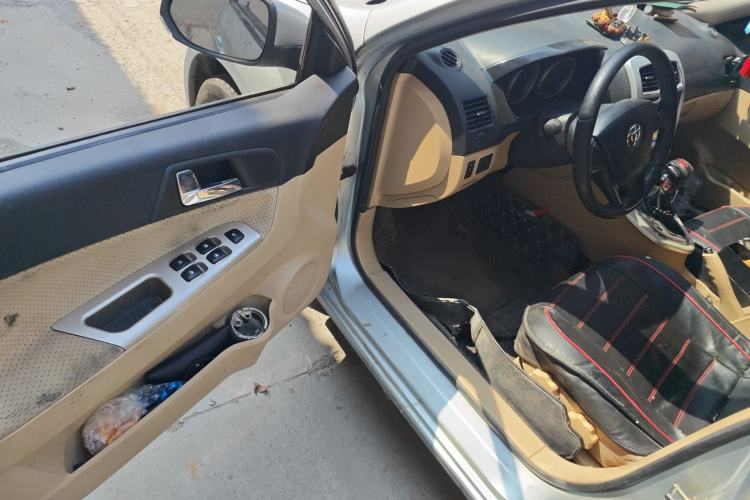 Used Brilliance H330 2013 1.5L Automatic Luxury Model Driver Seat
