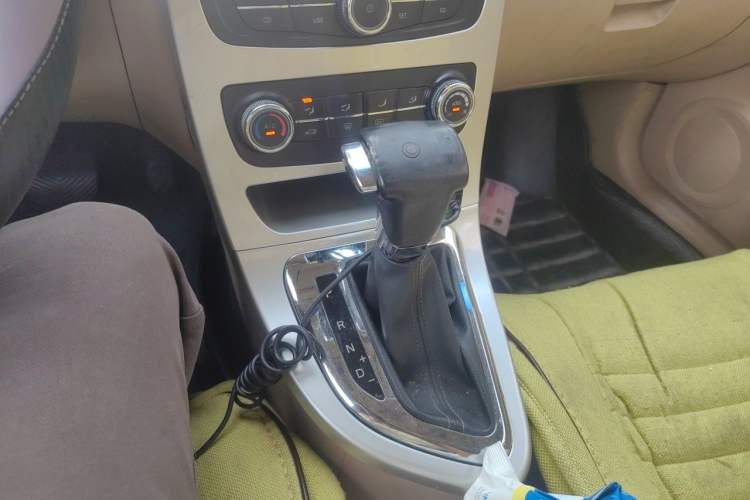 Used Brilliance H330 2013 1.5L Automatic Luxury Model Gear Lever