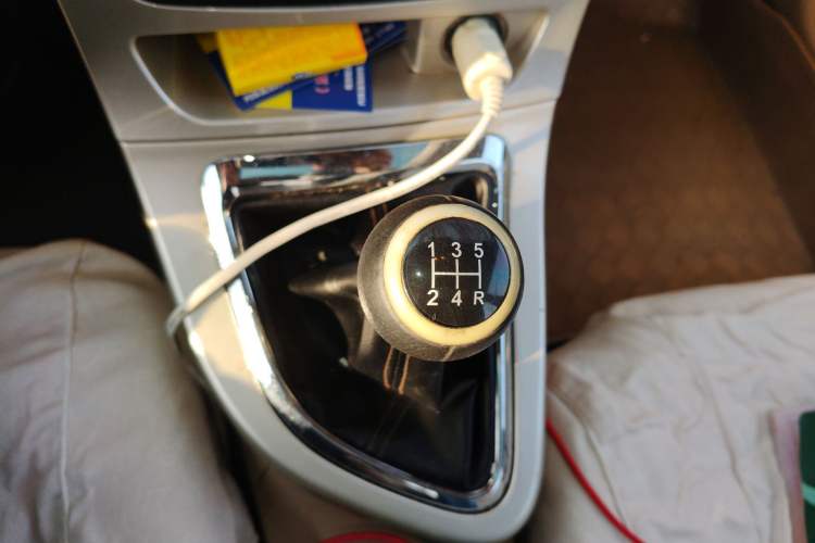 Used Brilliance H330 2013 1.5L Manual Luxury Model Gear Lever