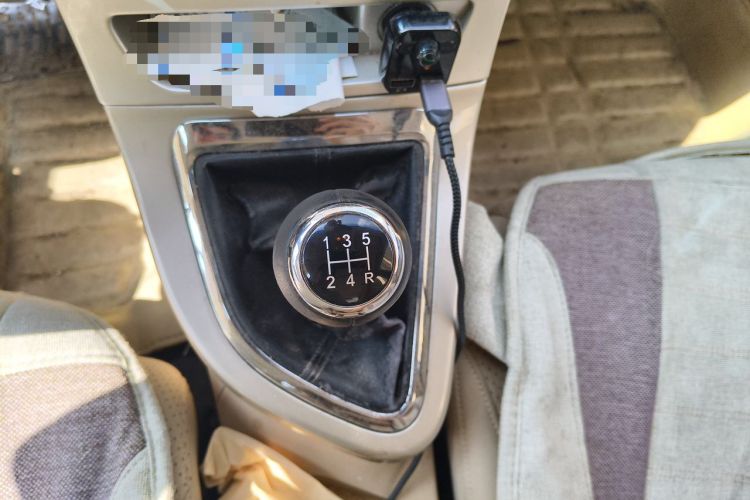 Used Brilliance H330 2013 1.5L Manual Luxury Model Gear Lever
