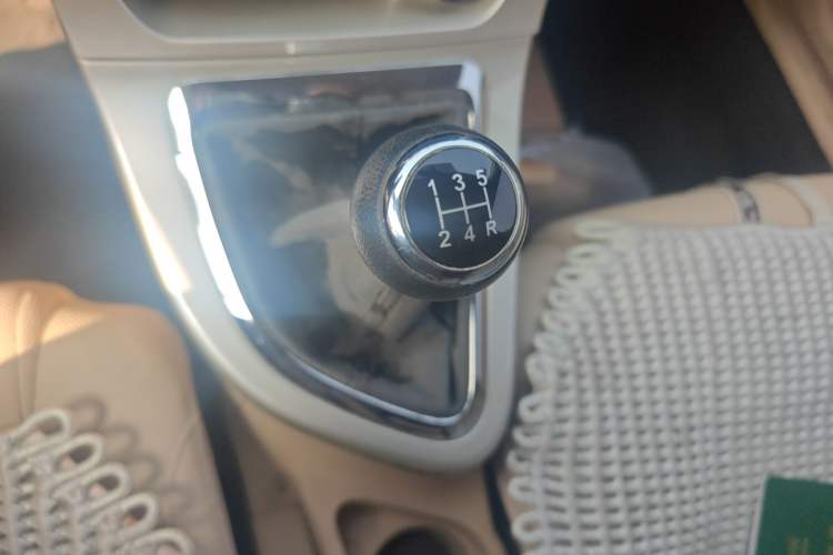 Used Brilliance H330 2013 1.5L Manual Comfort Model Gear Lever