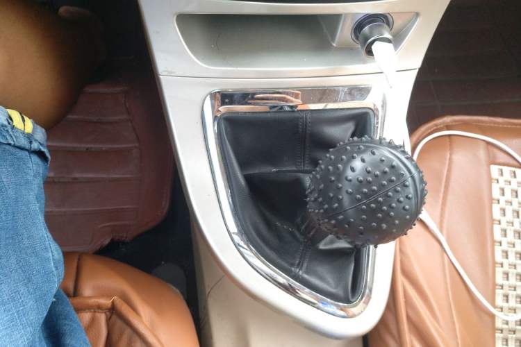 Used Brilliance H330 2013 1.5L Manual Luxury Model Gear Lever