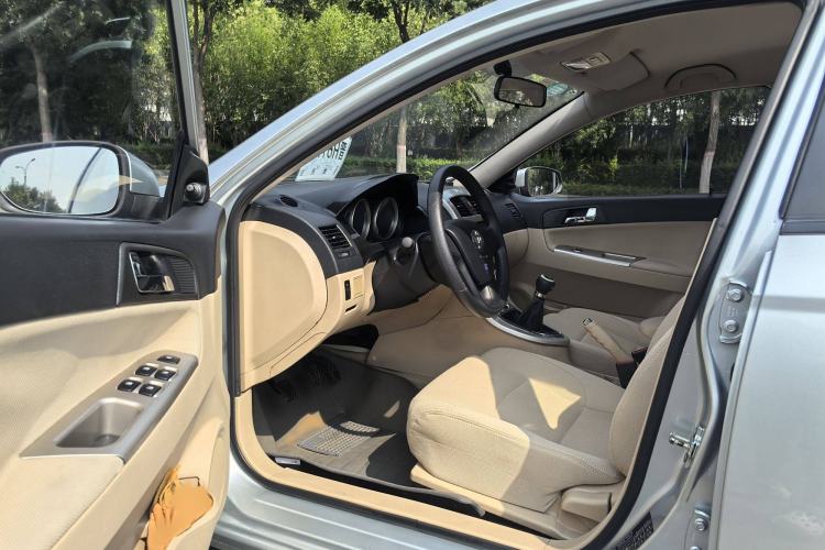 Used Brilliance H330 2013 1.5L Manual Comfort Model Interior 2
