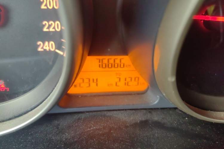 Used Brilliance H330 2013 1.5L Automatic Luxury Model Odometer Close Up