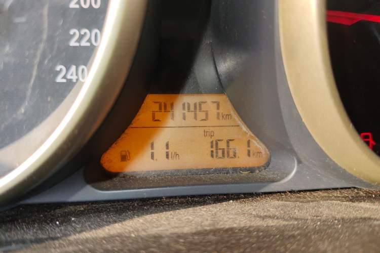 Used Brilliance H330 2013 1.5L Manual Luxury Model Odometer Close Up