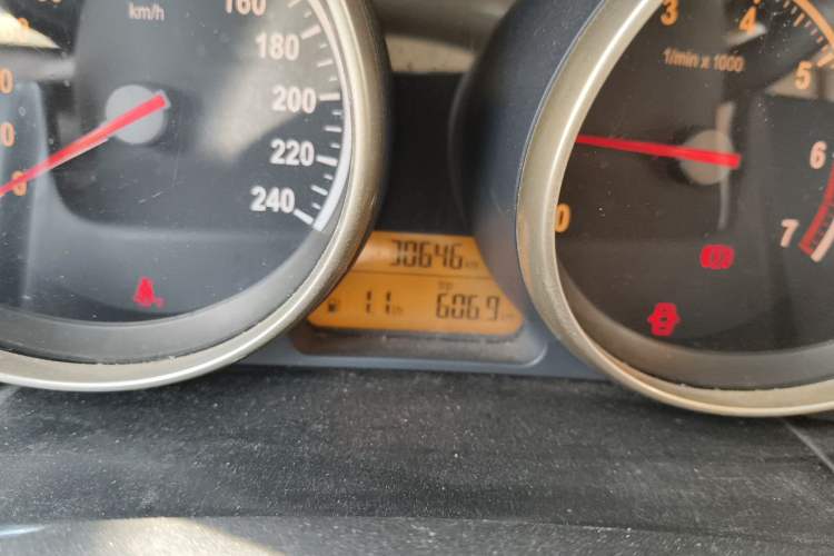 Used Brilliance H330 2013 1.5L Manual Luxury Model Odometer Close Up