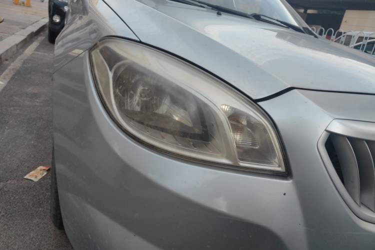 Used Brilliance H330 2013 1.5L Automatic Luxury Model Right Front Headlight