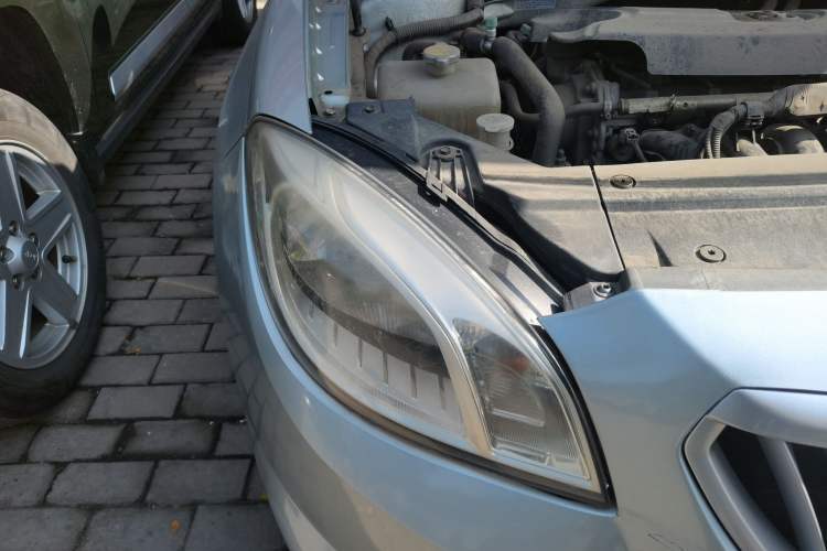 Used Brilliance H330 2013 1.5L Automatic Comfort Edition Right Front Headlight