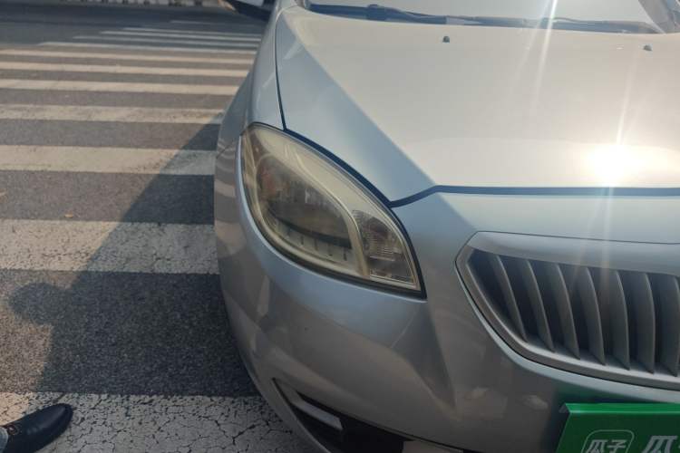 Used Brilliance H330 2013 1.5L Manual Comfort Model Right Front Headlight