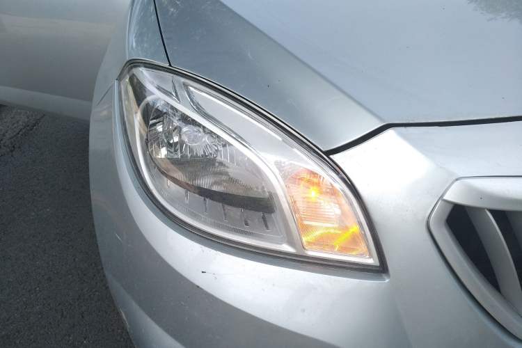 Used Brilliance H330 2013 1.5L Manual Luxury Model Right Front Headlight