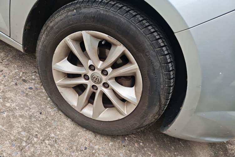 Used Brilliance H330 2013 1.5L Manual Comfort Model Right Front Wheel Hub