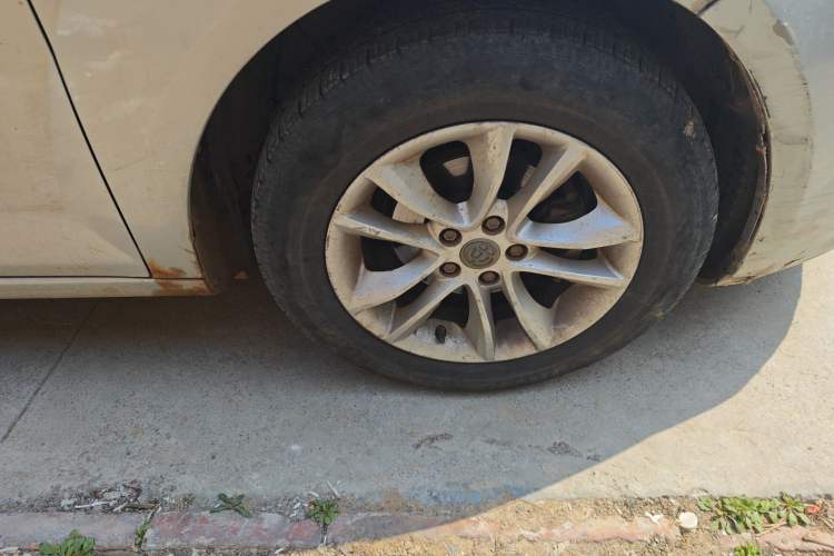 Used Brilliance H330 2013 1.5L Automatic Luxury Model Right Front Wheel Hub
