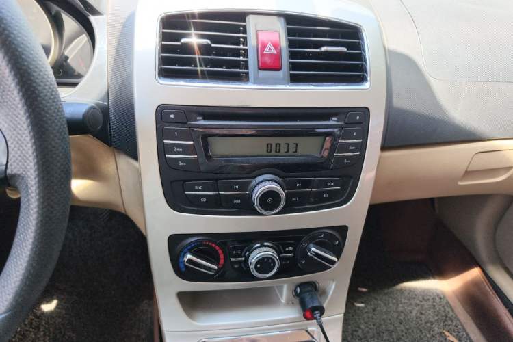 Used Brilliance H330 2013 1.5L Manual Comfort Model Audio And AC Panel