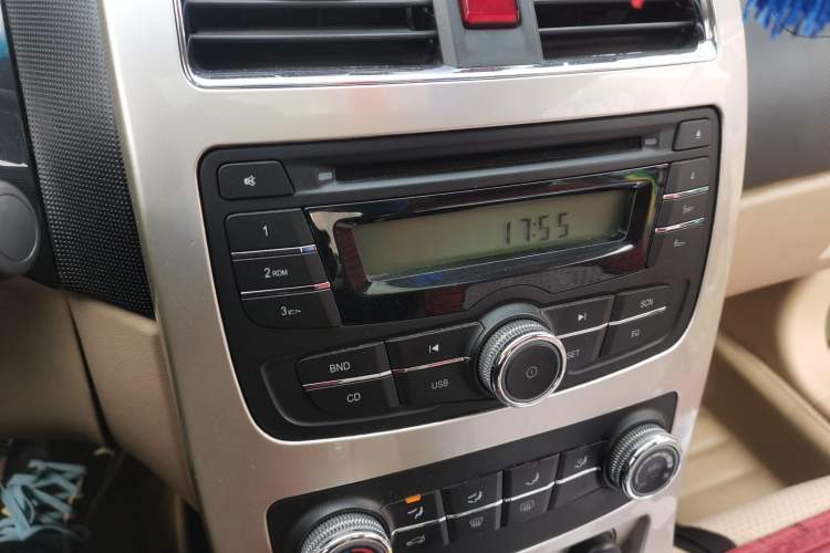 Used Brilliance H330 2013 1.5L Automatic Luxury Model Audio And AC Panel