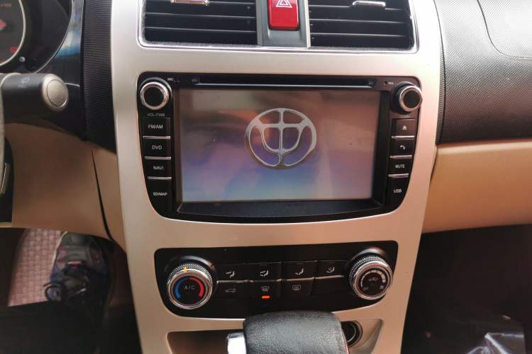 Used Brilliance H330 2013 1.5L Automatic Luxury Model Audio And AC Panel