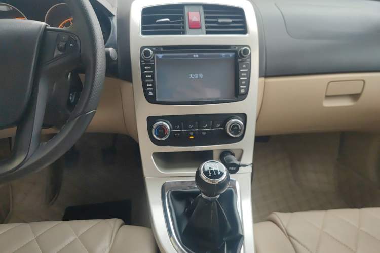 Used Brilliance H330 2013 1.5L Manual Luxury Model Audio And AC Panel