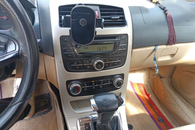 Used Brilliance H330 2013 1.5L Automatic Luxury Model Audio And AC Panel