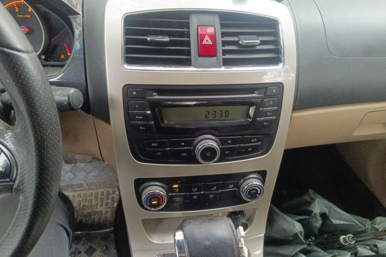 Used Brilliance H330 2013 1.5L Automatic Luxury Model Audio And AC Panel