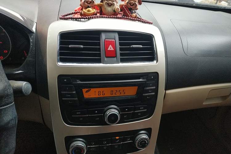 Used Brilliance H330 2013 1.5L Manual Luxury Model Audio And AC Panel