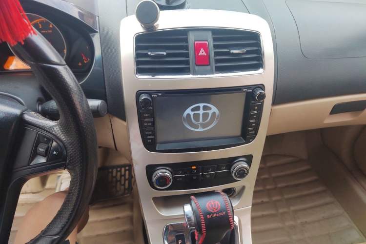 Used Brilliance H330 2013 1.5L Automatic Luxury Model Audio And AC Panel