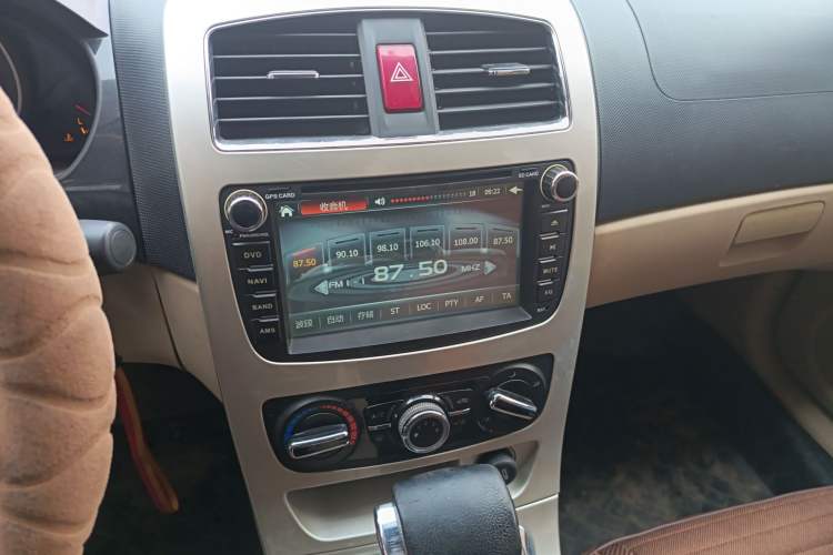 Used Brilliance H330 2013 1.5L Automatic Comfort Edition Audio And AC Panel