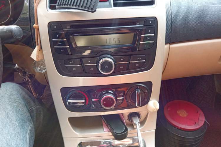 Used Brilliance H330 2013 1.5L Manual Comfort Model Audio And AC Panel