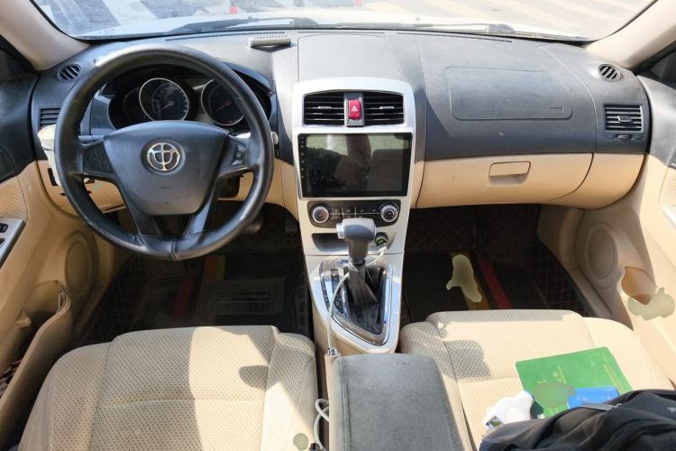 Used Brilliance H330 2013 1.5L Automatic Luxury Model Center Console