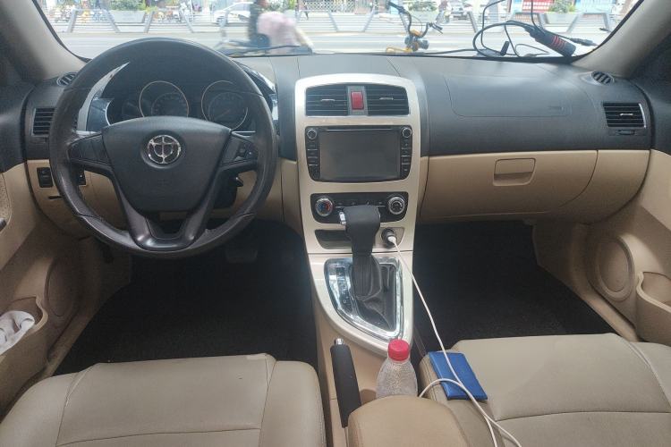 Used Brilliance H330 2013 1.5L Automatic Luxury Model Center Console