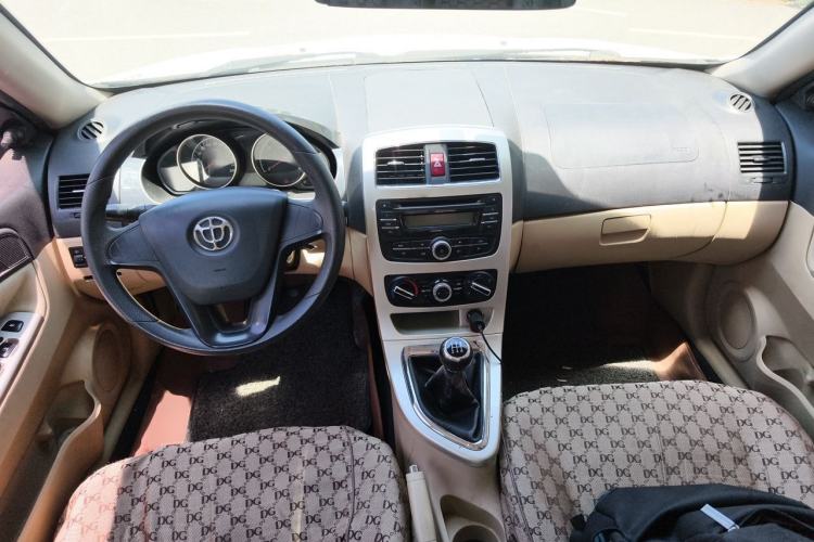 Used Brilliance H330 2013 1.5L Manual Comfort Model Center Console