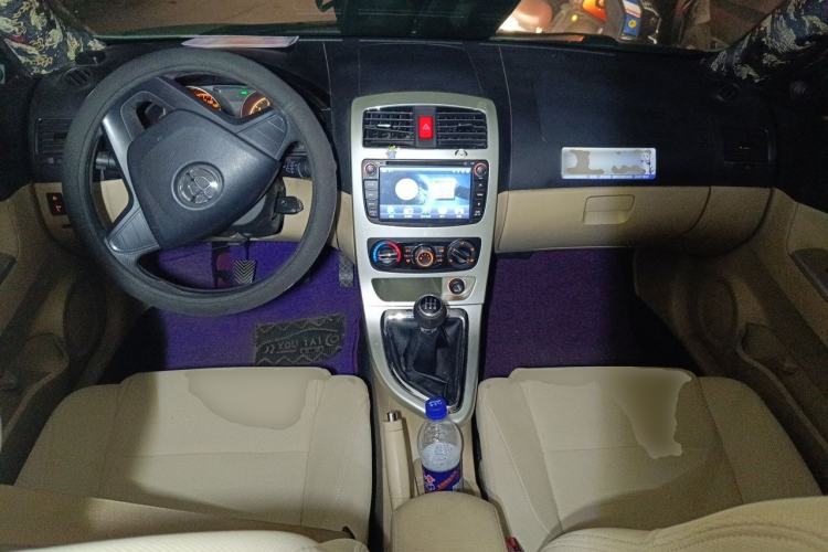 Used Brilliance H330 2013 1.5L Manual Comfort Model Center Console