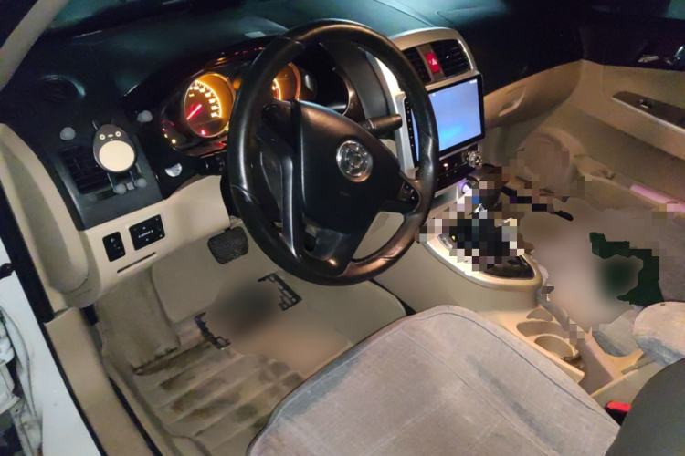Used Brilliance H330 2013 1.5L Automatic Luxury Model Center Console