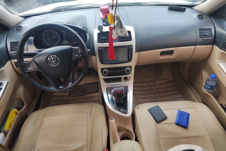 Used Brilliance H330 2013 1.5L Automatic Luxury Model Center Console