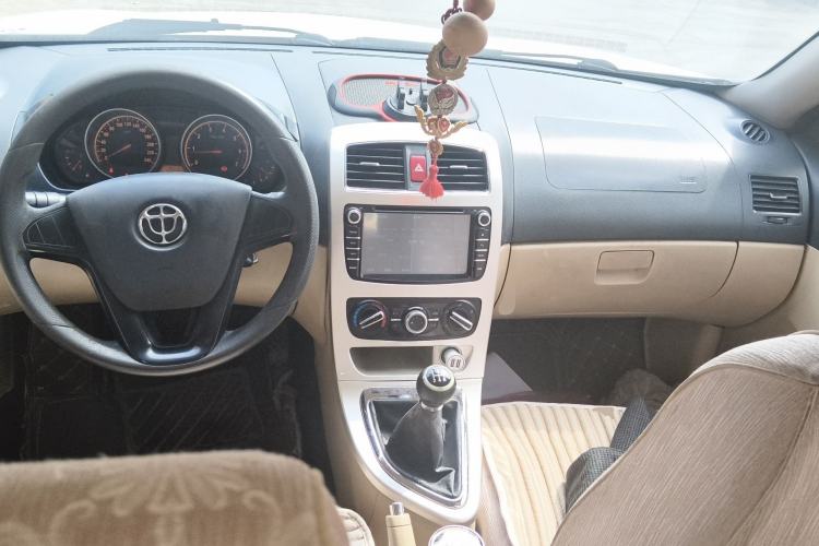 Used Brilliance H330 2013 1.5L Manual Comfort Model Center Console