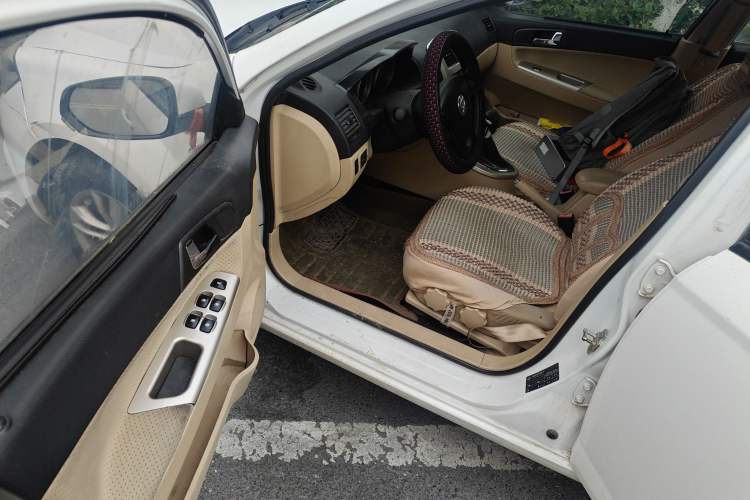 Used Brilliance H330 2013 1.5L Automatic Luxury Model Driver Seat