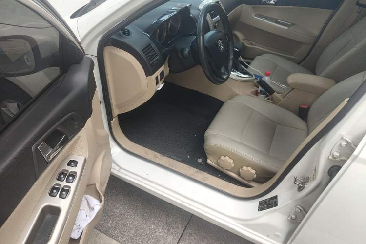 Used Brilliance H330 2013 1.5L Automatic Luxury Model Driver Seat